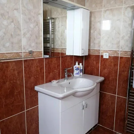 Latanya Villa *